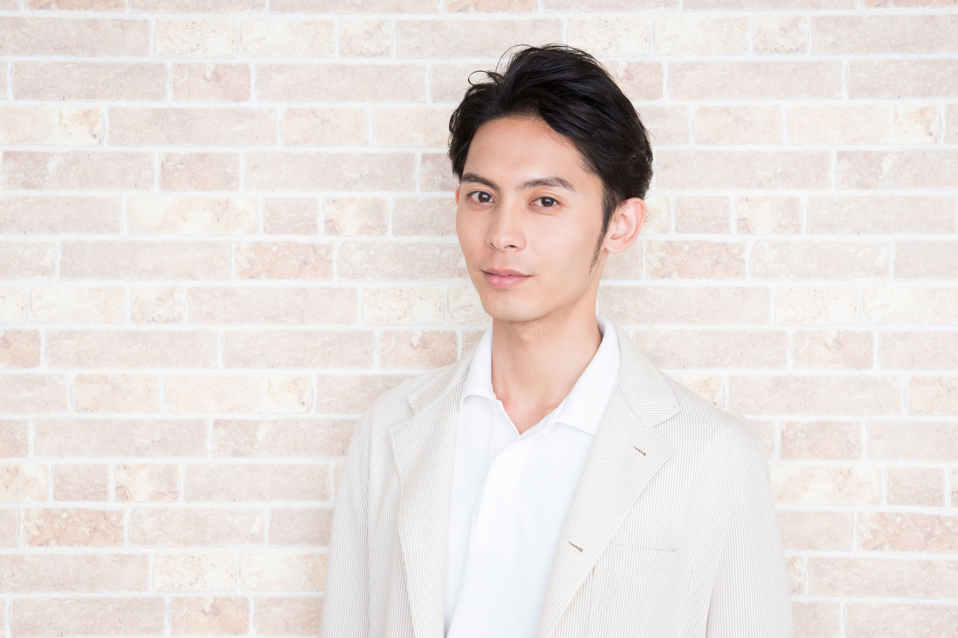 "美容室ELMOは佐賀市にあるアットホームな空間が人気のプライベートサロンです。 お客様に寄り添ったサービスで、丁寧な接客と高品質な施術が人気を集めております。 ヘアスタイルやダメージなど、髪に関する様々なお悩みと真剣に向き合っておりますので、気軽に相談できるサロンをお探しの方もお問い合わせください。 ダメージのお悩みの方には、トリートメントやヘッドスパなどのメニューをおすすめいたします。 当店ではヘアケアに効果的なSEE/SAWのトリートメントもご用意しておりますので、お試しなりたい方はお申し付けください。 また、当店は多くの方にサービスを受けていただきたいという思いから、リーズナブルな価格で施術を行っております。 これらの充実したサービスから、佐賀市だけでなくお隣の大川市の皆様からもご支持をいただいております。 大川市で美容室をお探しの方も、プライベートサロンELMOへお越しください。"